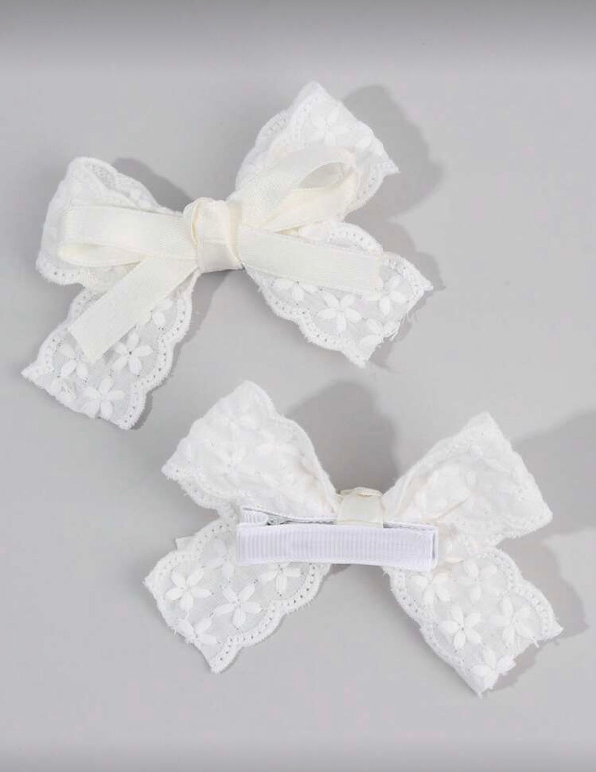 2 Pcs White Hairclips