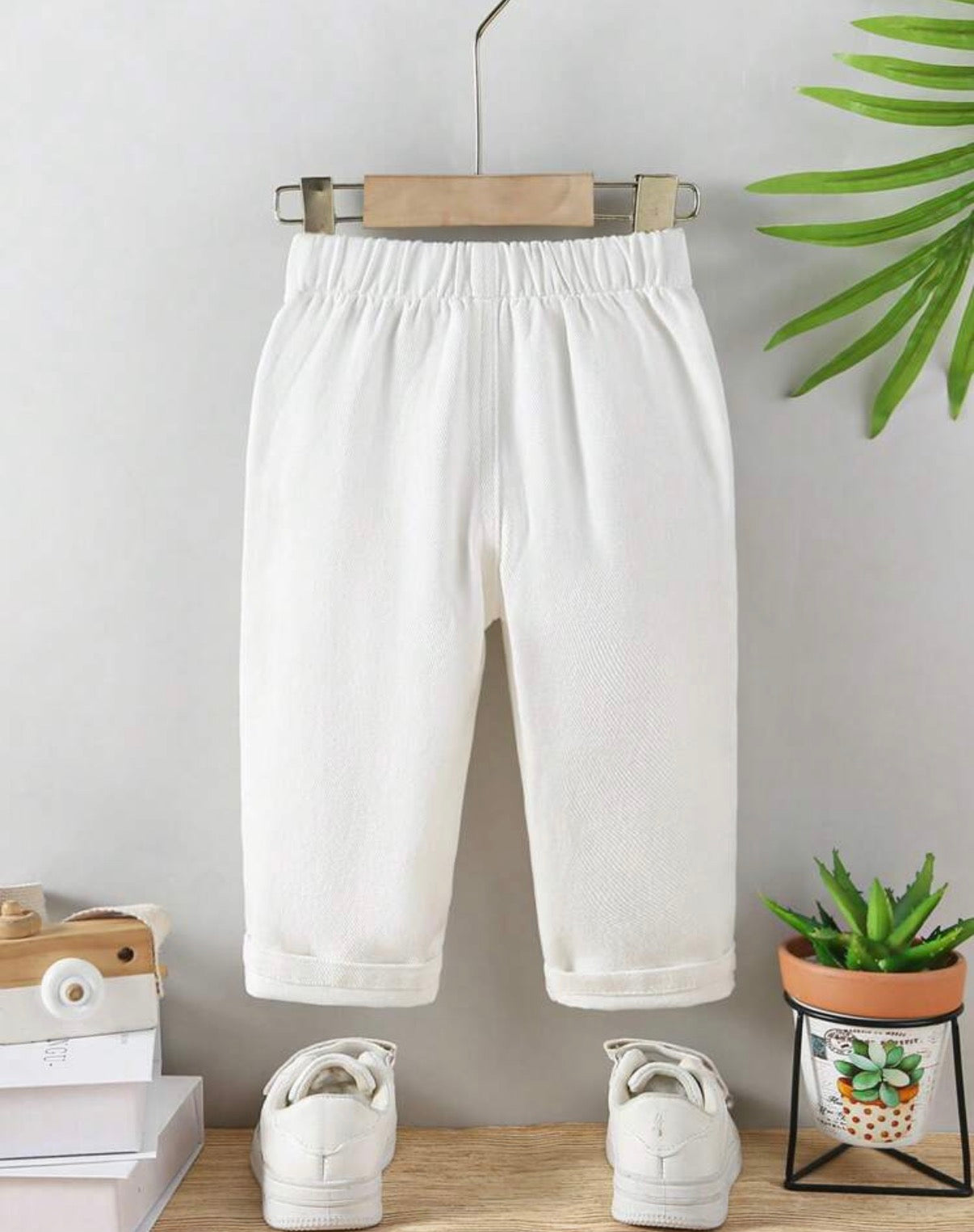 White Simple Jeans