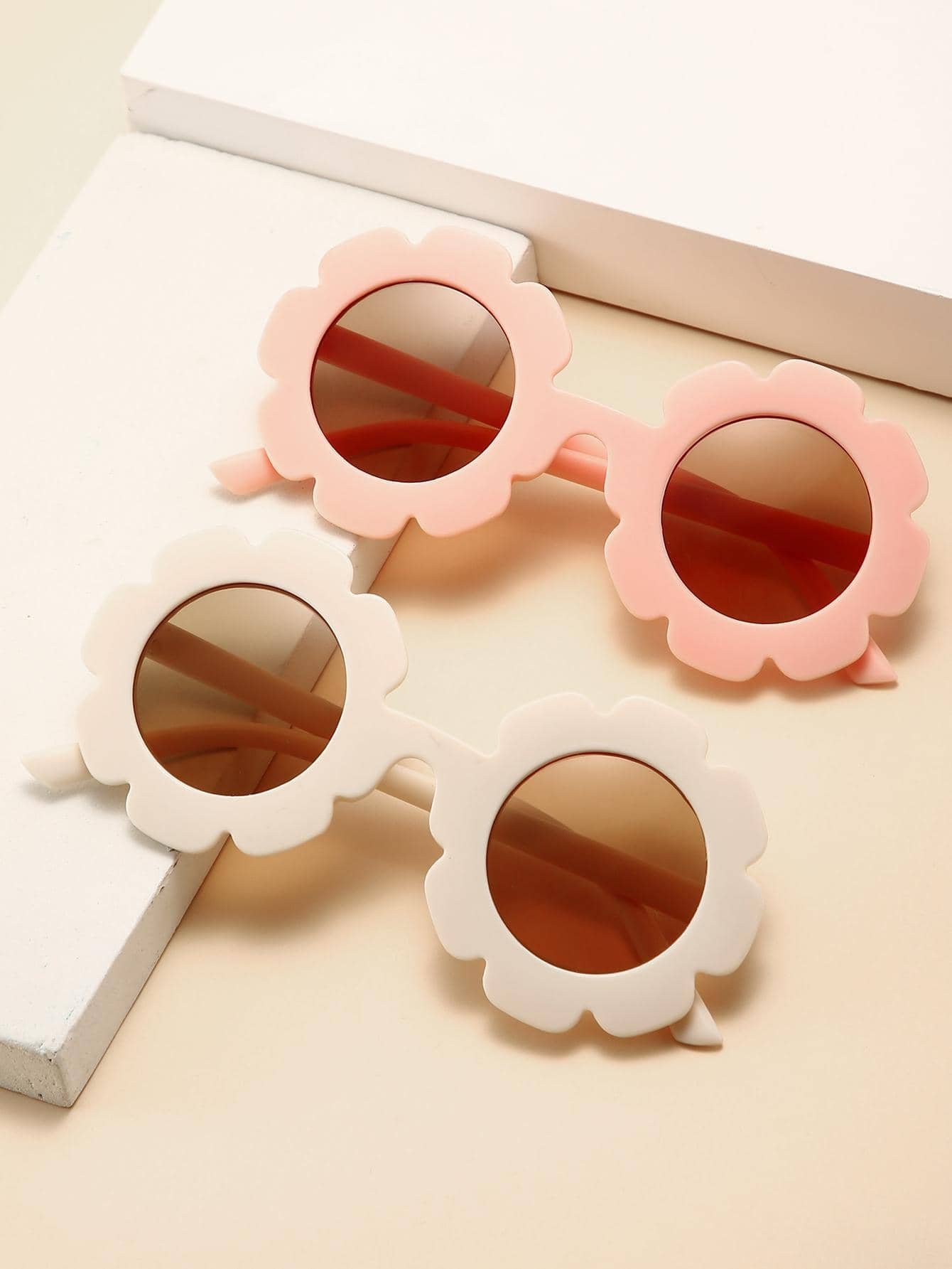 2 Pcs Plastic Sunglasses